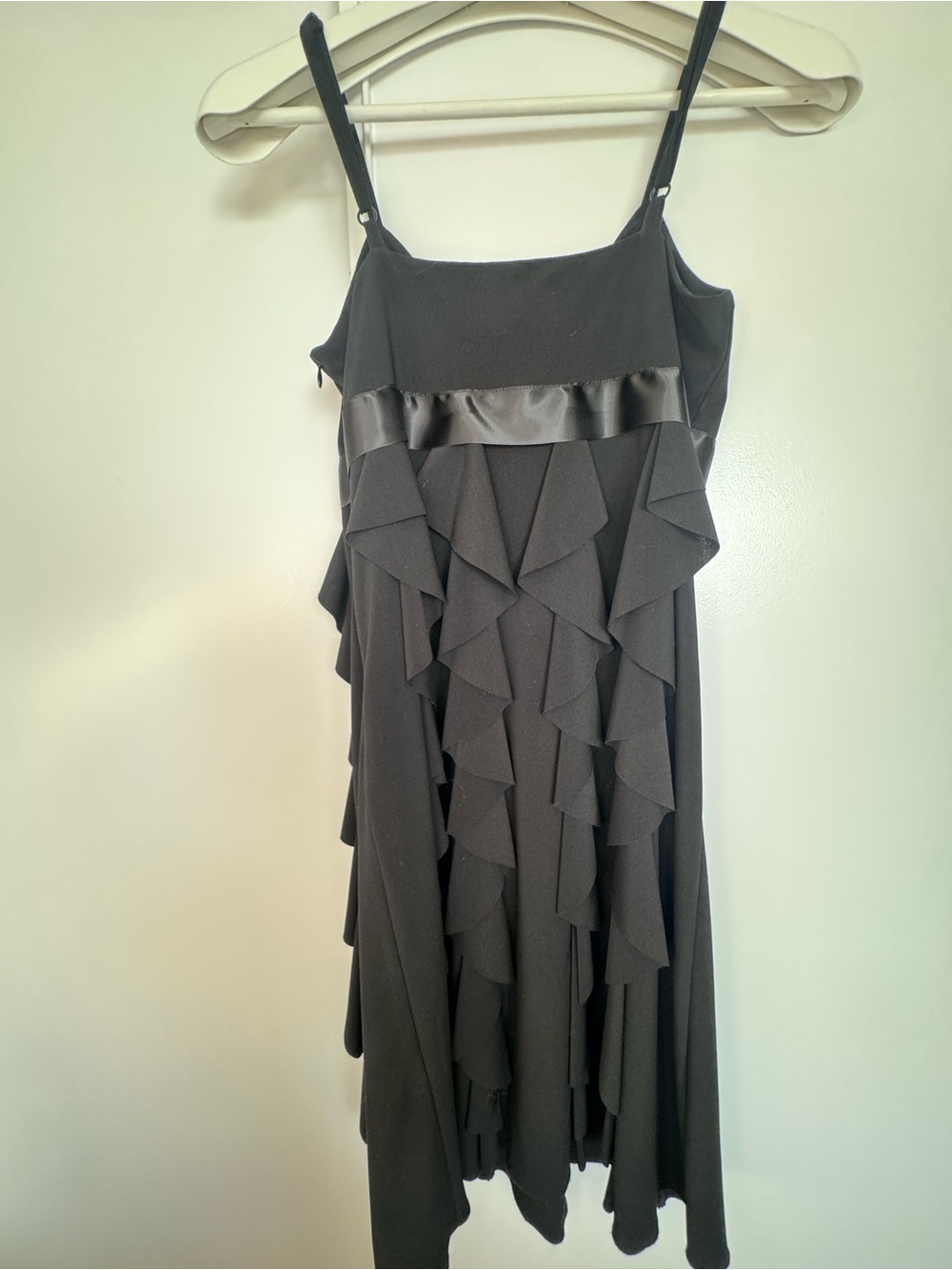Frank Lyman Design Black Ruffle V-Neck Spaghetti Strap Mini - Picture 2 of 3